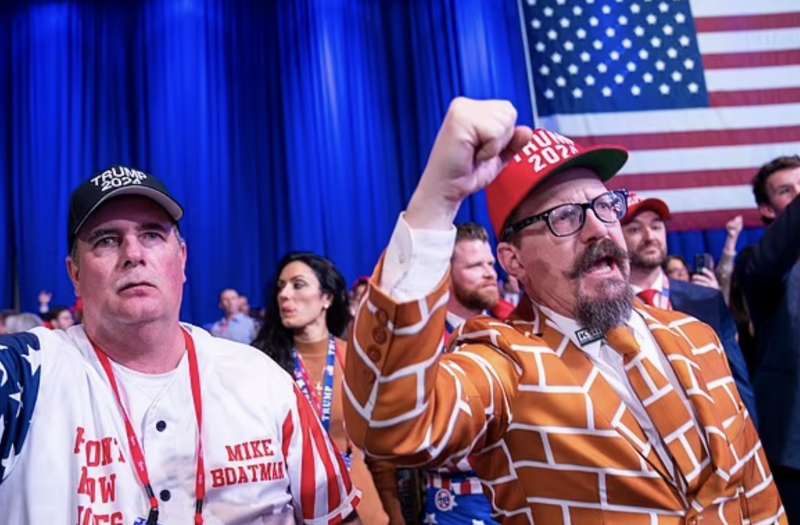 fan di trump alla cpac 2023