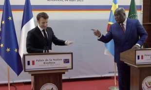 Felix Tshisekedi ed emmanuel macron litigano in congo