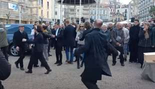 funerale di agnes lassalle marito balla davanti alla bara della moglie 1