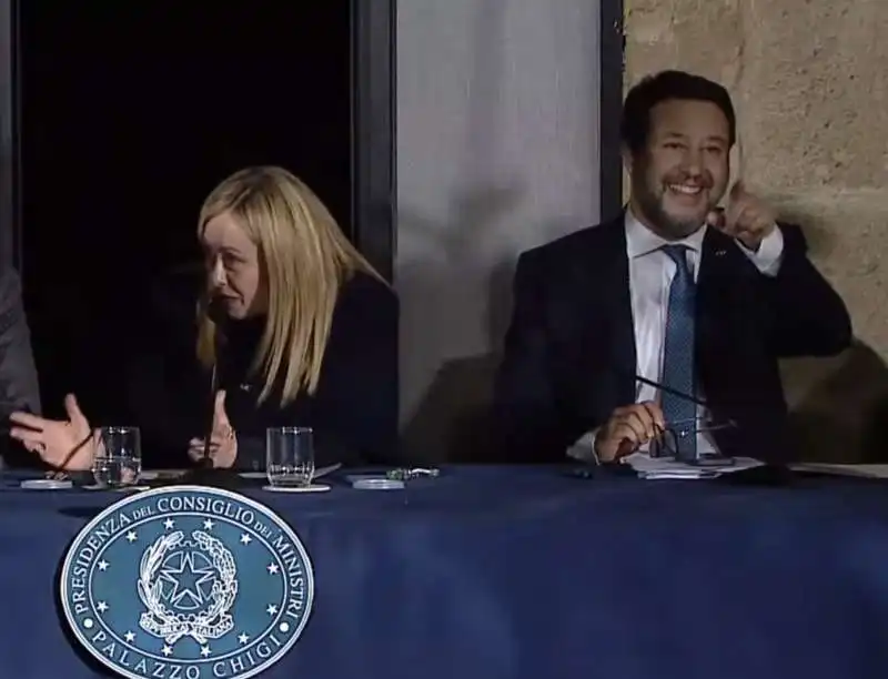 GIORGIA MELONI E MATTEO SALVINI A CUTRO  