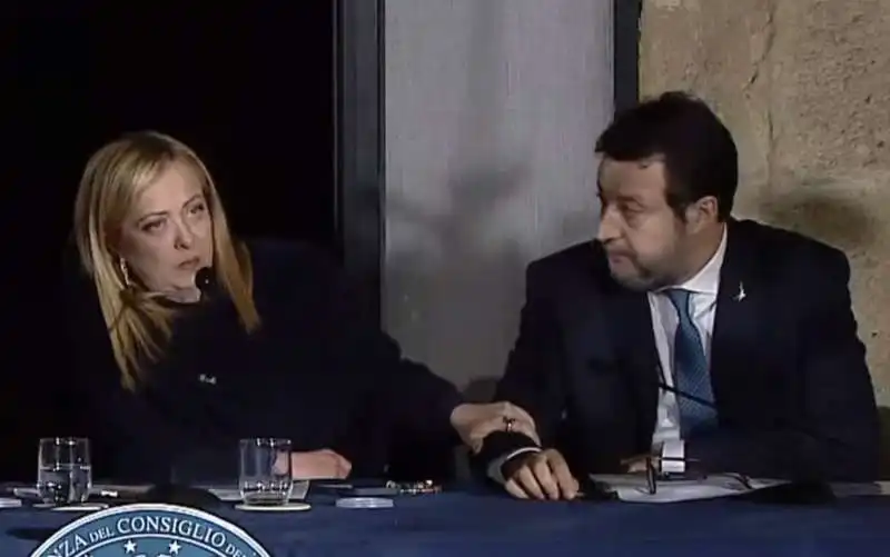 GIORGIA MELONI E MATTEO SALVINI A CUTRO 