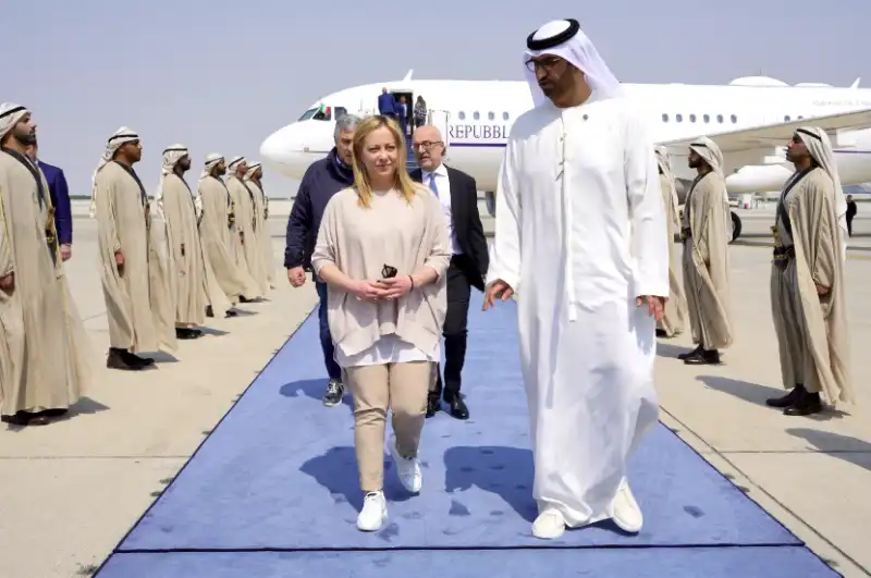 GIORGIA MELONI AD ABU DHABI CON ANTONIO TAJANI 1