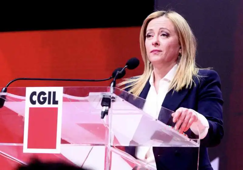 giorgia meloni parla al congresso della cgil   4