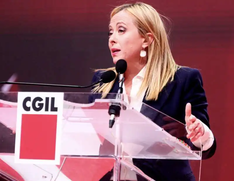 giorgia meloni parla al congresso della cgil   5