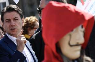 giuseppe conte manifestazione esodati del superbonus 1