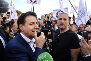 giuseppe conte manifestazione esodati del superbonus 3