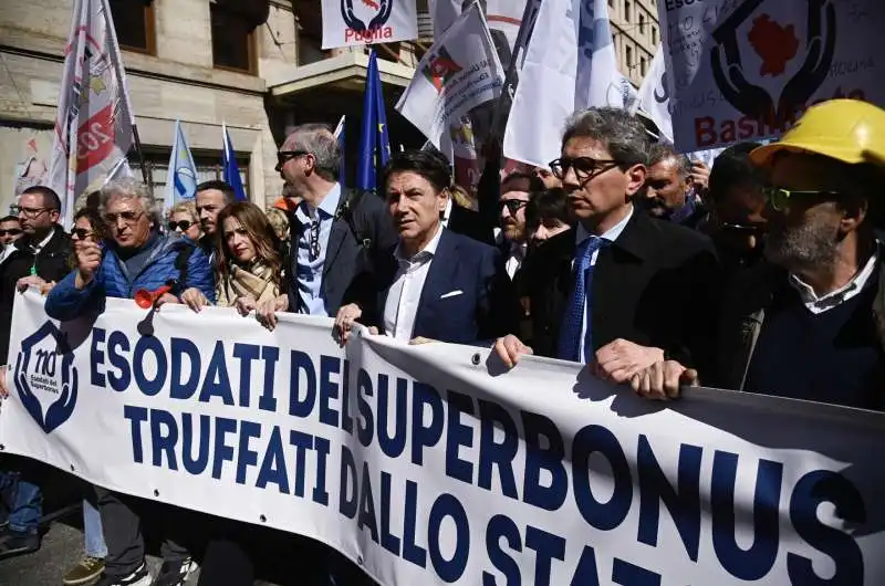 giuseppe conte   manifestazione esodati del superbonus   4