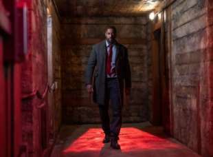 idris elba luther verso l inferno