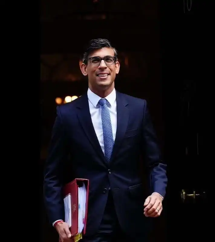 il premier britannico rishi sunak 