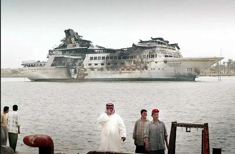 il relitto dello yacht al mansur di saddam hussein