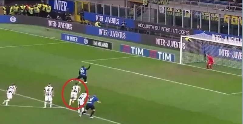 Il rigore di Lukaku parato da Silvestri e poi fatto ripetere dall'arbitro