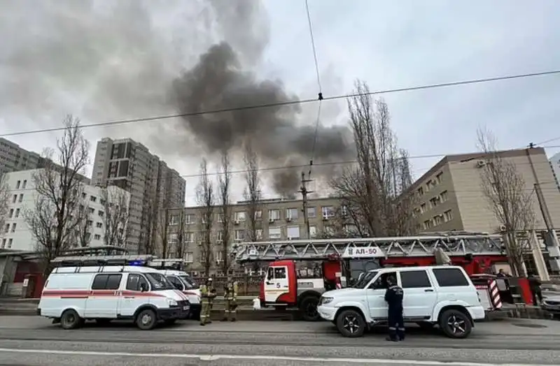 incendio al palazzo dei servizi segreti di rostov sul don   russia    4