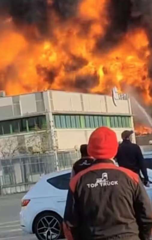 incendio fabbrica novara 2