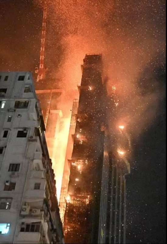 incendio in un grattacielo di hong kong 1