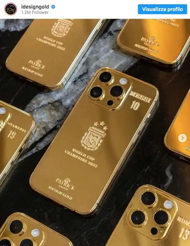 iphone placcati in oro regalati da leo messi ai giocatori della nazionale argentina 