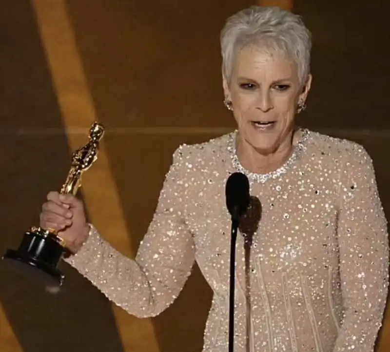 jamie lee curtis   oscar 2023   6