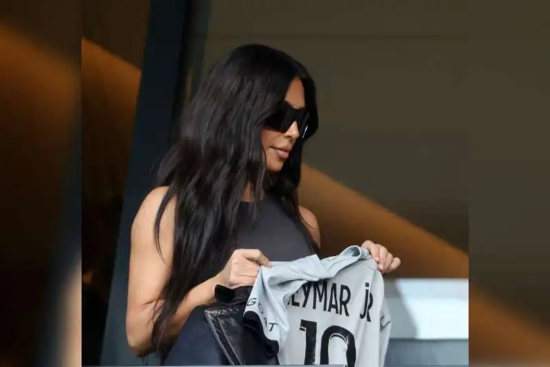 kim kardashian allo stadio del psg 