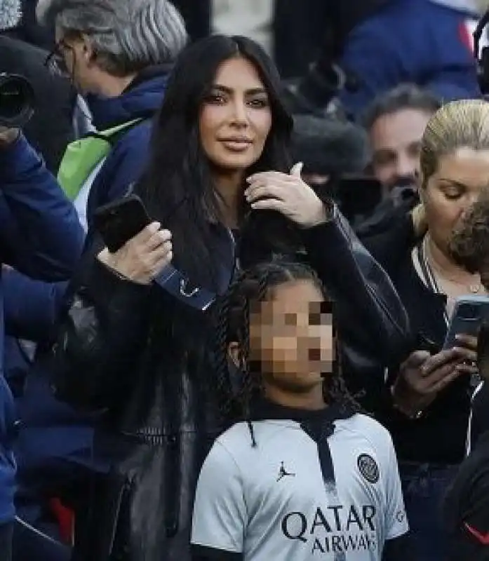 kim kardashian allo stadio del psg 