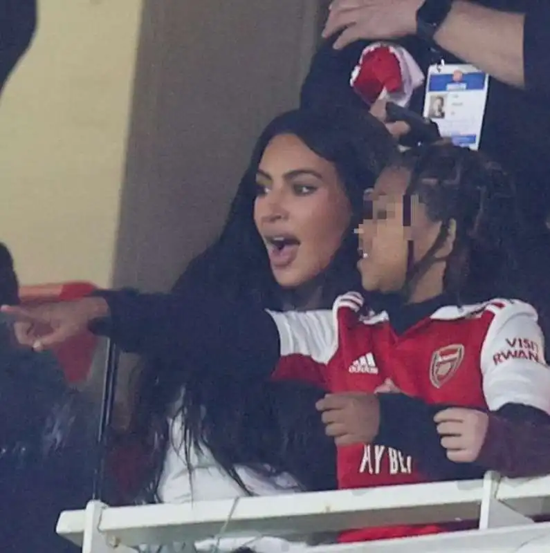 kim kardashian allo stadio dell arsenal 