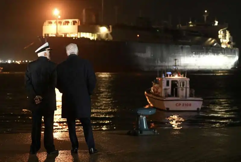 l arrivo della nave rigassificatrice golar tundra al porto di piombino   5