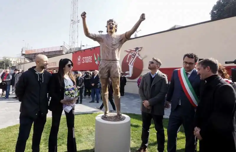 la statua di paolo rossi fatta da domenico sepe 6