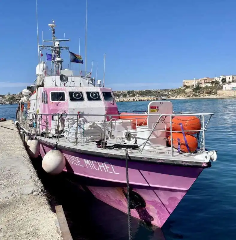  louise michel   la nave di banksy  a lampedusa 