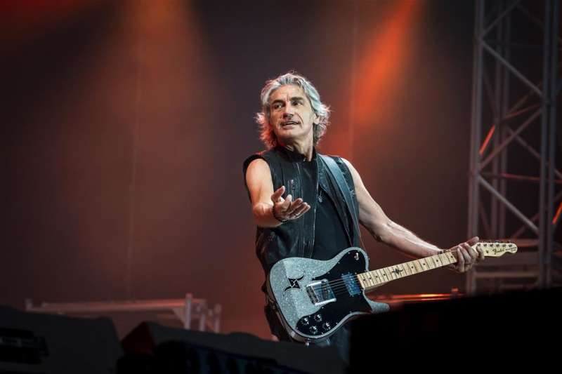 Luciano Ligabue – 30 anni in un giorno