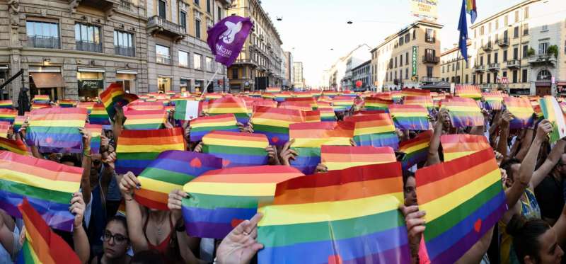 manifestazione per i diritti delle coppie omosessuali