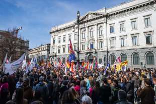 manifestazione per le coppie omogenitoriali a milano, piazza della scala 2