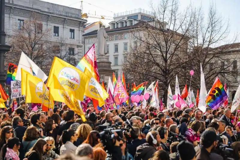 manifestazione per le coppie omogenitoriali a milano, piazza della scala   4