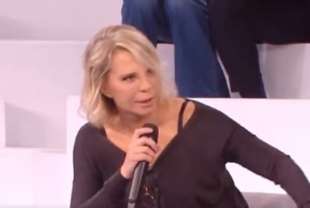 maria de filippi si commuove ad amici 3