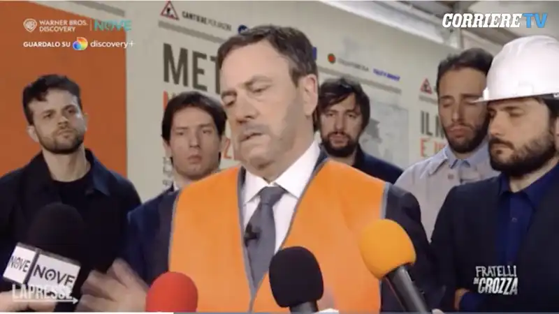 maurizio crozza imita matteo salvini