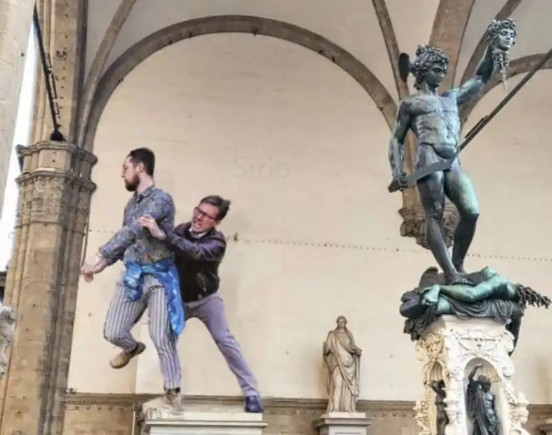 meme su dario nardella che blocca un gretino a palazzo vecchio   3