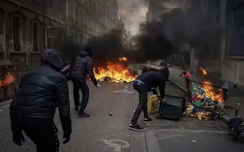 parigi, proteste contro la riforma delle pensioni   2