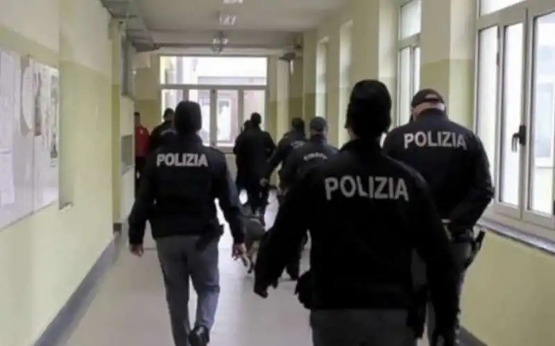 polizia all istituto majorana cascino di piazza armerina 2