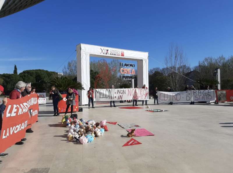 protesta contro giorgia meloni al congresso della cgil 4