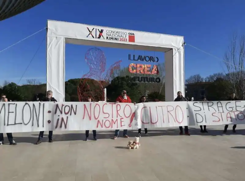 protesta contro giorgia meloni al congresso della cgil   5