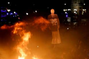 PROTESTE A PARIGI CONTRO LA RIFORMA DELLE PENSIONI