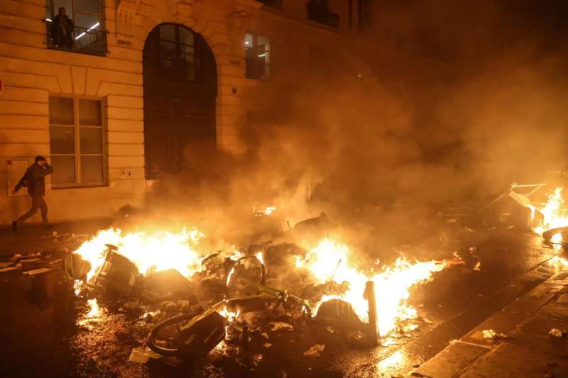 PROTESTE A PARIGI CONTRO LA RIFORMA DELLE PENSIONI