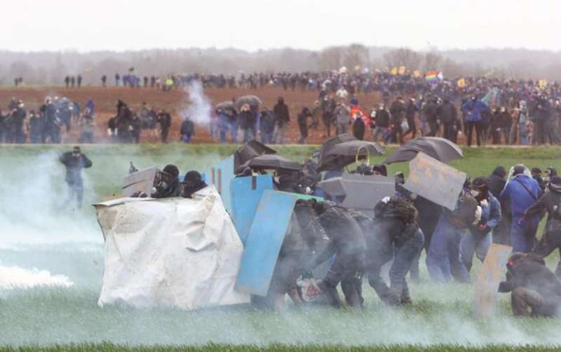 proteste al bacino idrico di sainte soline in francia 11