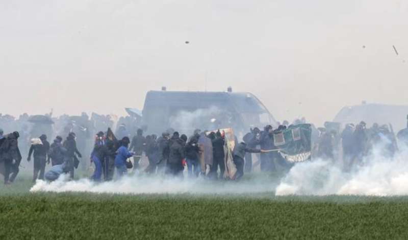 proteste al bacino idrico di sainte soline in francia 2