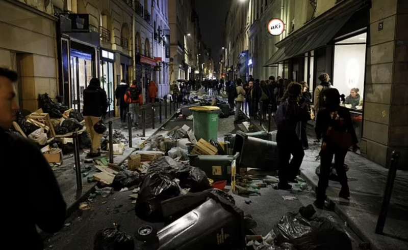 proteste contro la riforma delle pensioni a parigi 10