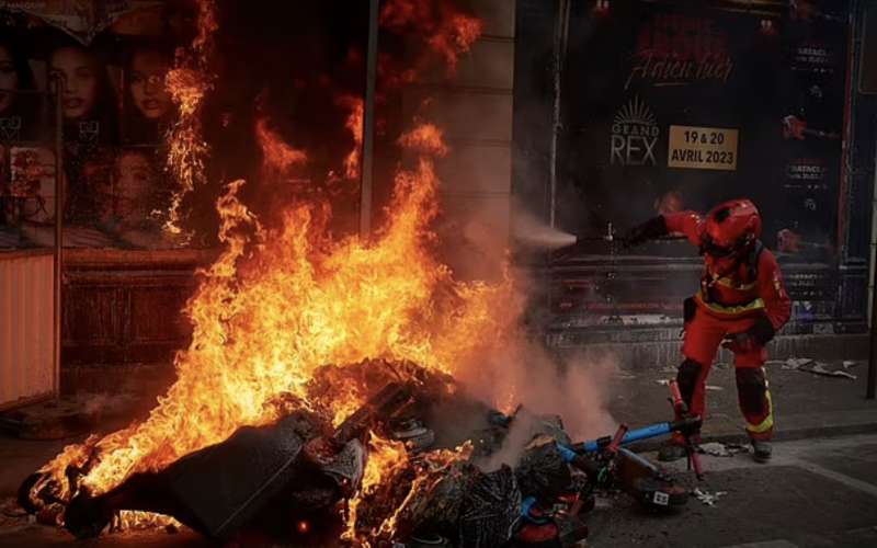 proteste contro la riforma delle pensioni a parigi 7