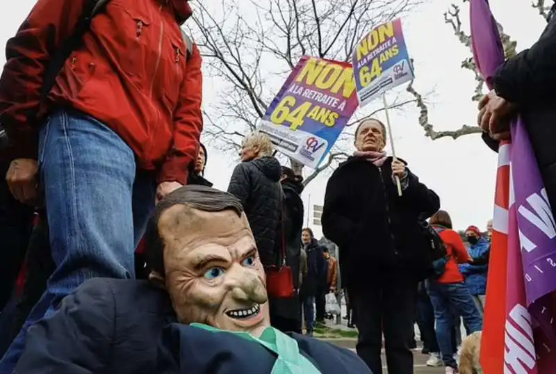 proteste contro la riforma delle pensioni di macron   3