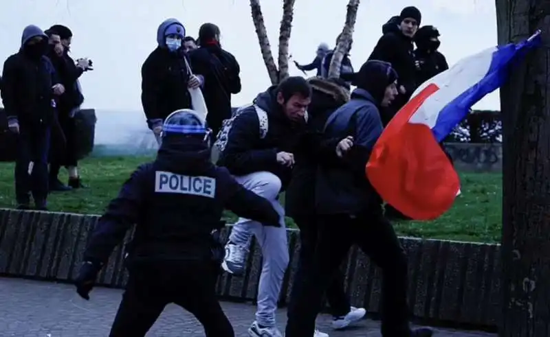 proteste contro la riforma delle pensioni di macron   7