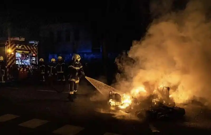 proteste contro la riforma delle pensioni di macron   9