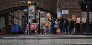 PROTESTE DEI DIPENDENTI SANITARI A LONDRA