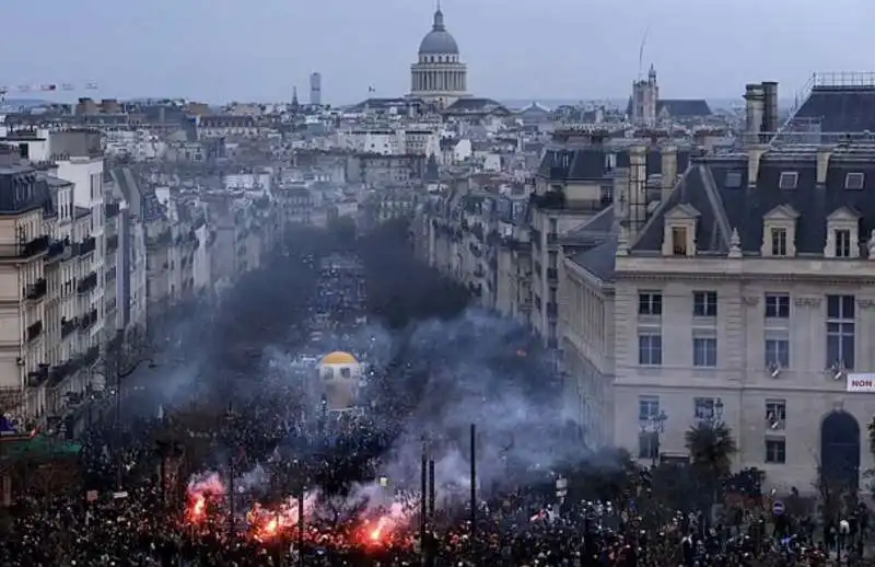 proteste in francia contro la riforma delle pensioni di macron   5