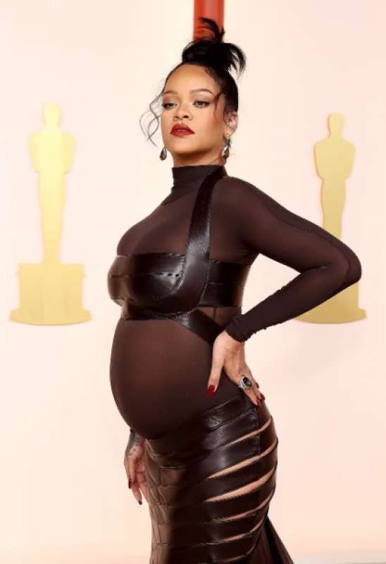 rihanna agli oscar 2023 6