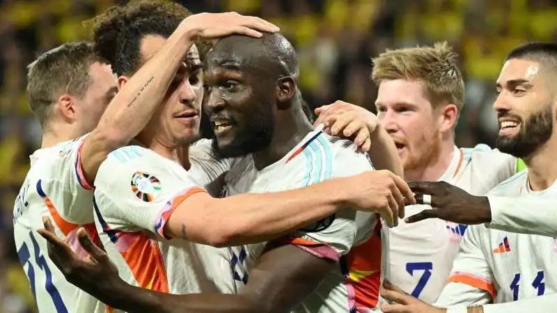 romelu lukaku autore di 3 gol in svezia belgio